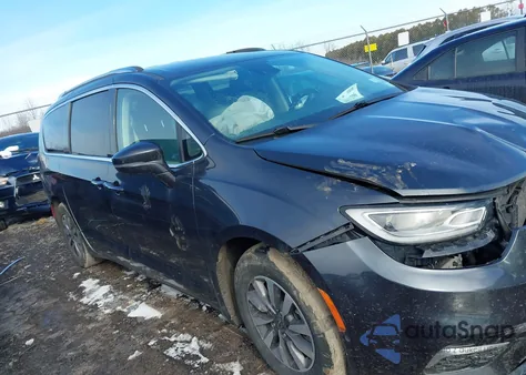 2021 Chrysler Pacifica Hybrid Touring L z USA, uszkodzony, nr VIN 2C4RC1L7XMR594184